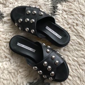 Leather sandals with studs